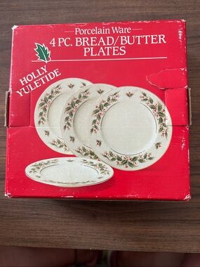 Vintage Porcelain Ware Holly Yuletide Bread/Butter Plates 4 Pack